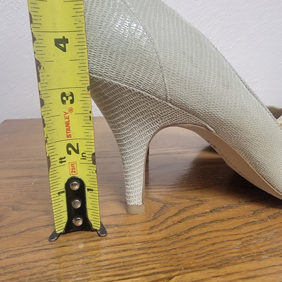 #16 Anne Klein AK Cream-Colored Round-Toed Pump 8.5M - Picture 11 of 13